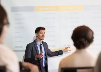 How Blockchain Technology Innovation Helps SMEs Enhance Competitiveness