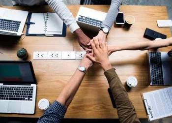 How Blockchain Technology Can Balance Innovation and Regulation to Avoid Legal Lag