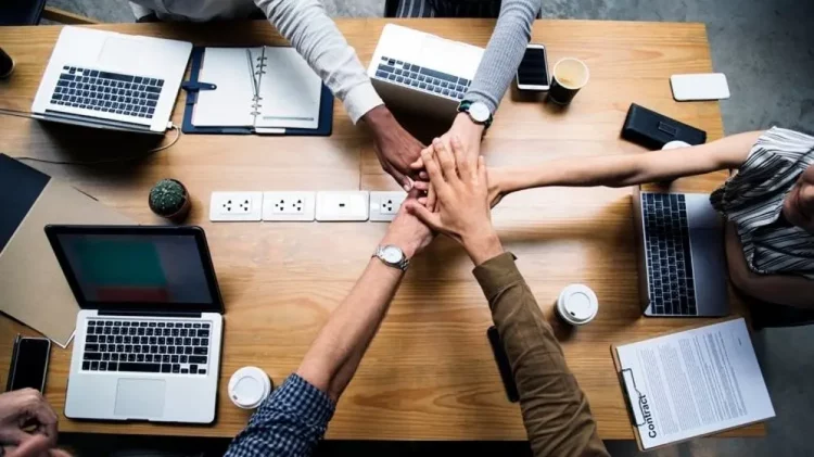 How Blockchain Technology Can Balance Innovation and Regulation to Avoid Legal Lag