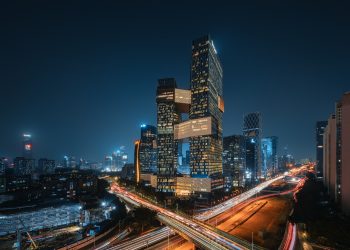 How Does Decentralized Finance Break the Monopoly of Traditional Banks? Is It the Future of Finance?