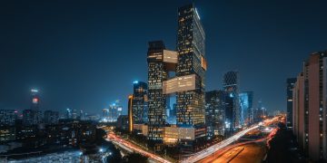 How Does Decentralized Finance Break the Monopoly of Traditional Banks? Is It the Future of Finance?